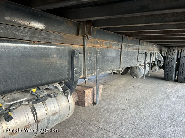 image for item NJ9572 2014 Peterbilt 337 box truck