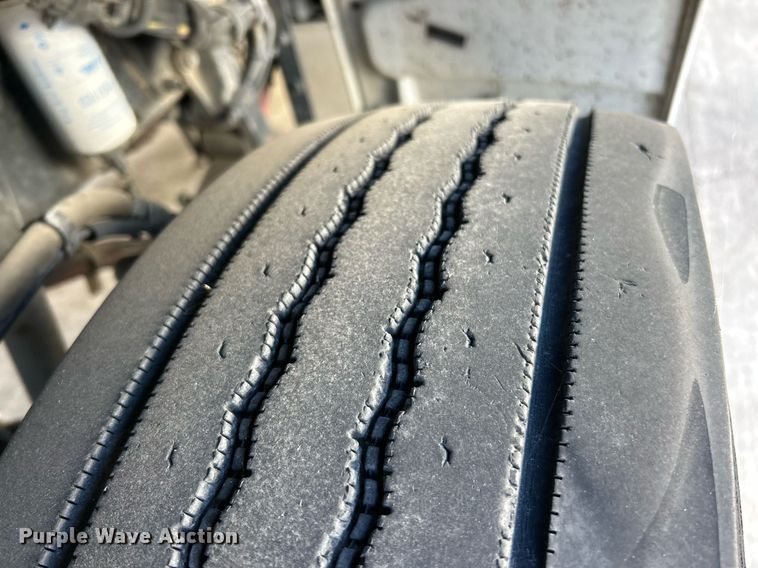 image for item NJ9572 2014 Peterbilt 337 box truck