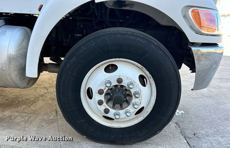 image for item NJ9572 2014 Peterbilt 337 box truck