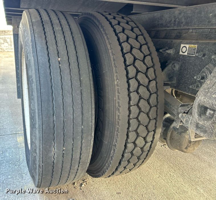 image for item NJ9572 2014 Peterbilt 337 box truck