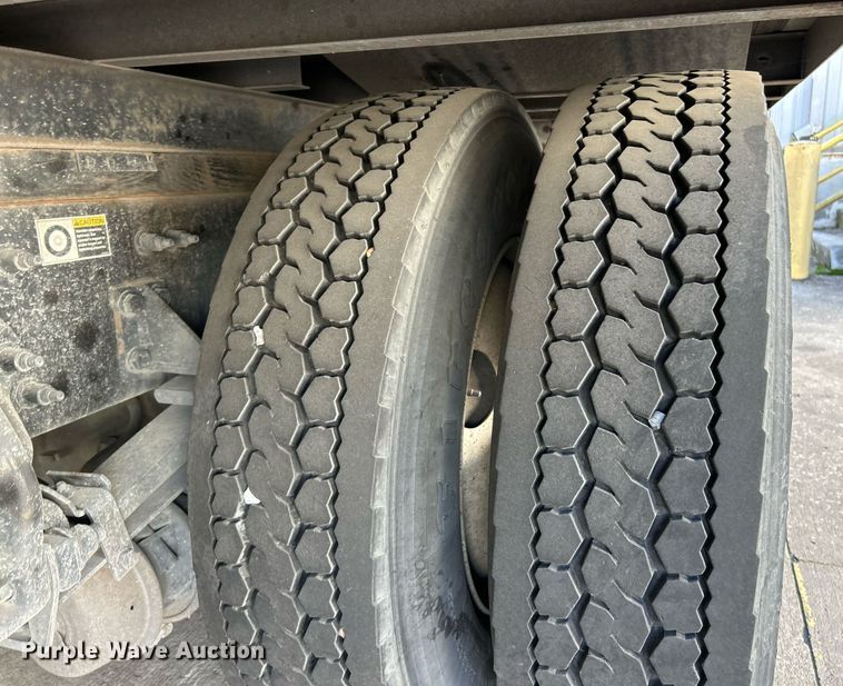 image for item NJ9572 2014 Peterbilt 337 box truck