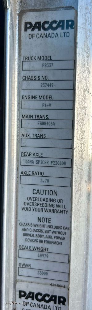 image for item NJ9572 2014 Peterbilt 337 box truck