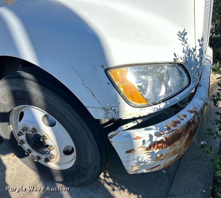 image for item NJ9574 2011 Kenworth T370 box truck