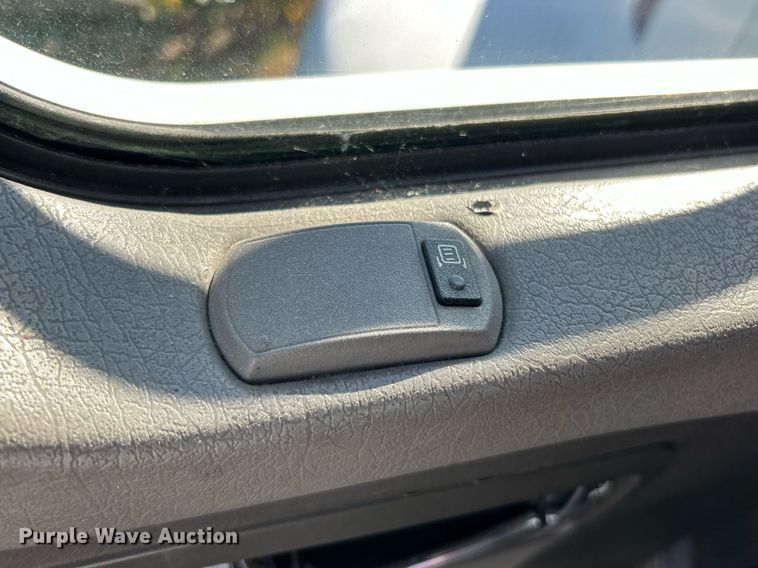 image for item NJ9574 2011 Kenworth T370 box truck