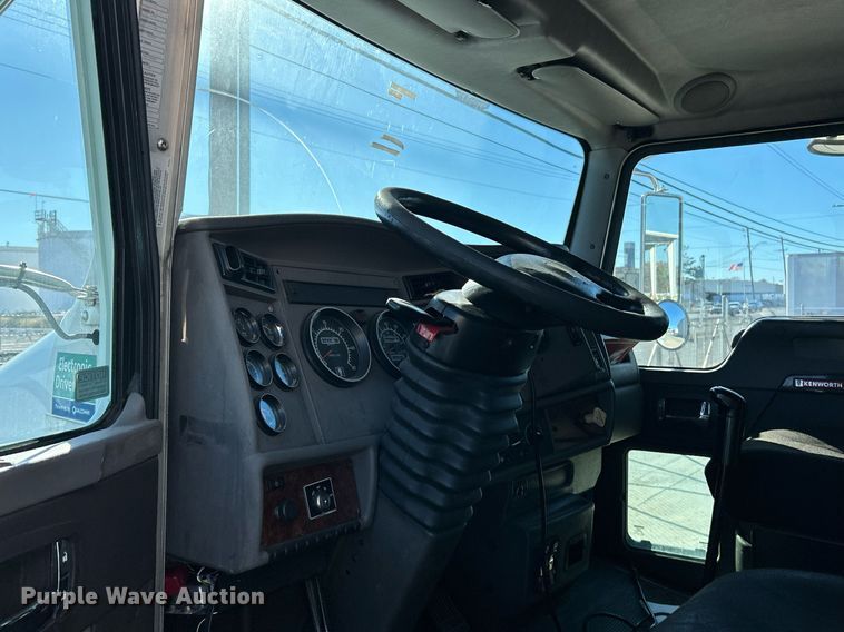 image for item NJ9574 2011 Kenworth T370 box truck