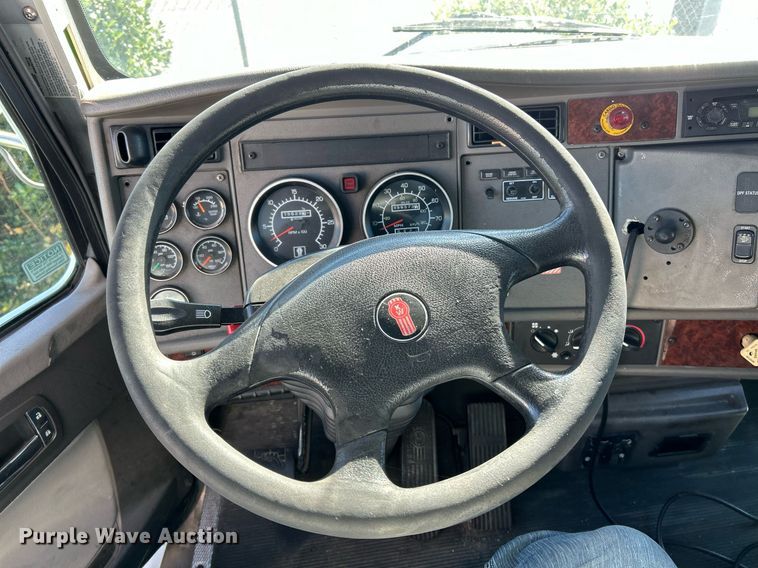 image for item NJ9574 2011 Kenworth T370 box truck