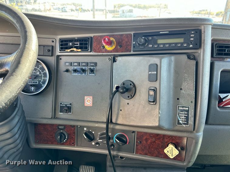 image for item NJ9574 2011 Kenworth T370 box truck