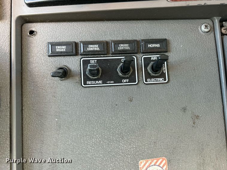 image for item NJ9574 2011 Kenworth T370 box truck