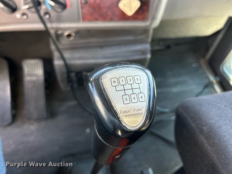 image for item NJ9574 2011 Kenworth T370 box truck