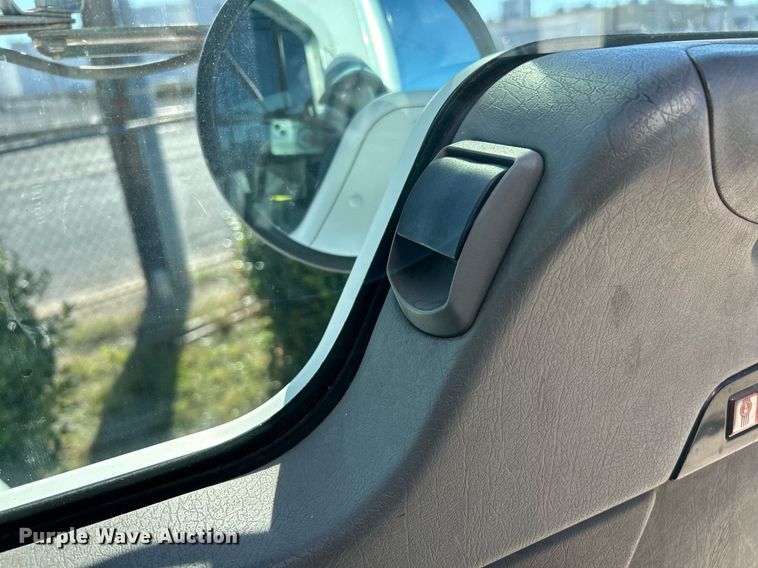 image for item NJ9574 2011 Kenworth T370 box truck