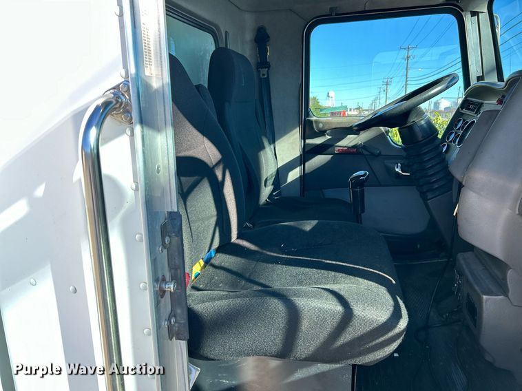 image for item NJ9574 2011 Kenworth T370 box truck