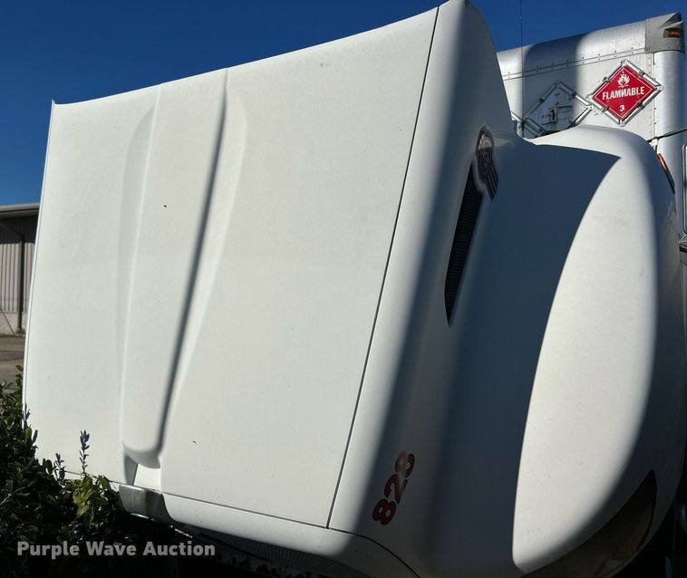 image for item NJ9574 2011 Kenworth T370 box truck