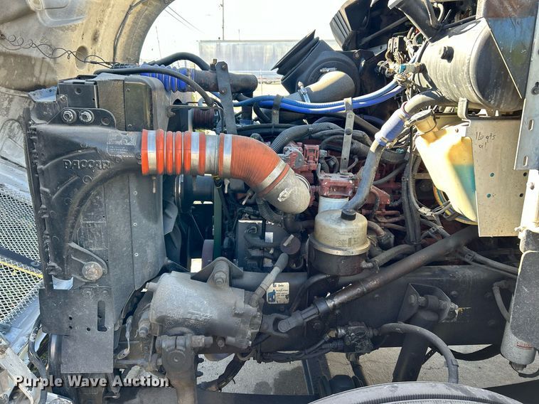 image for item NJ9574 2011 Kenworth T370 box truck