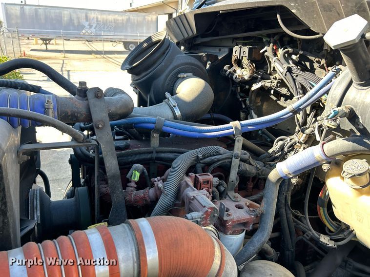 image for item NJ9574 2011 Kenworth T370 box truck