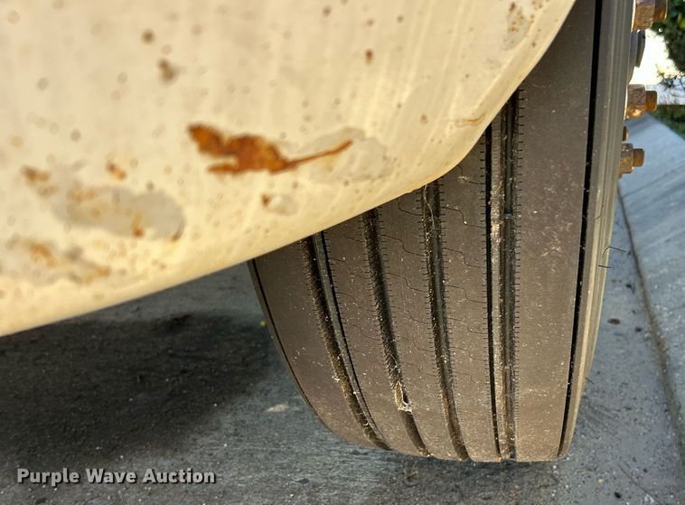 image for item NJ9574 2011 Kenworth T370 box truck