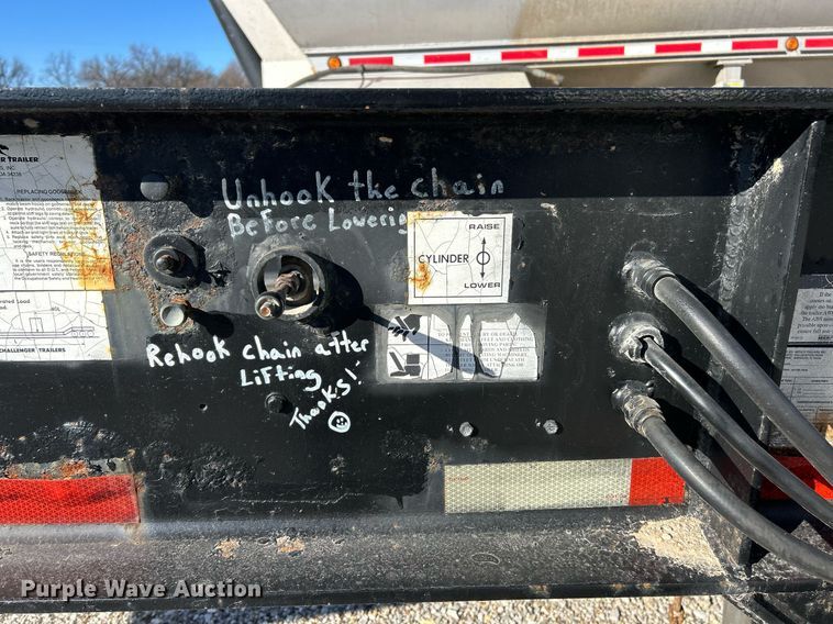 image for item NJ9637 2006 Witzco RG-35 Challenger lowboy equipment trailer