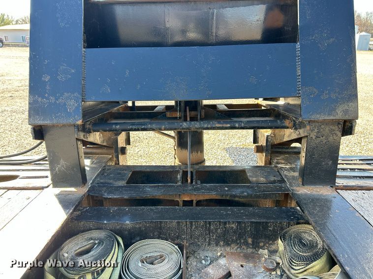 image for item NJ9637 2006 Witzco RG-35 Challenger lowboy equipment trailer