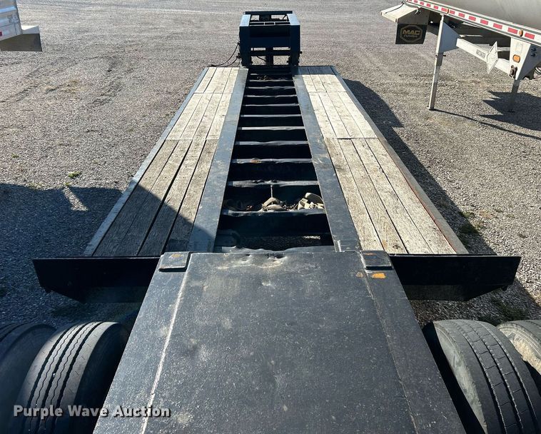 image for item NJ9637 2006 Witzco RG-35 Challenger lowboy equipment trailer