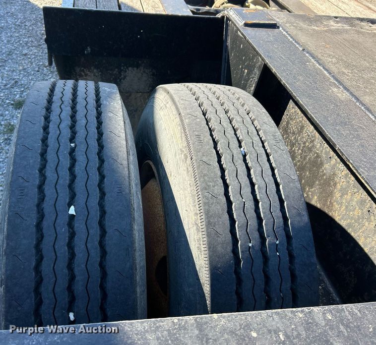 image for item NJ9637 2006 Witzco RG-35 Challenger lowboy equipment trailer