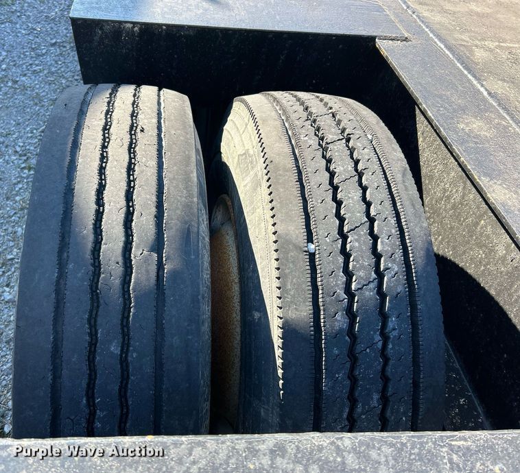 image for item NJ9637 2006 Witzco RG-35 Challenger lowboy equipment trailer