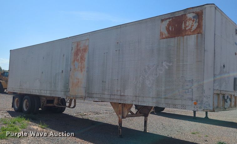 image for item NW9742 1977 Hobbs A8800142E dry van trailer