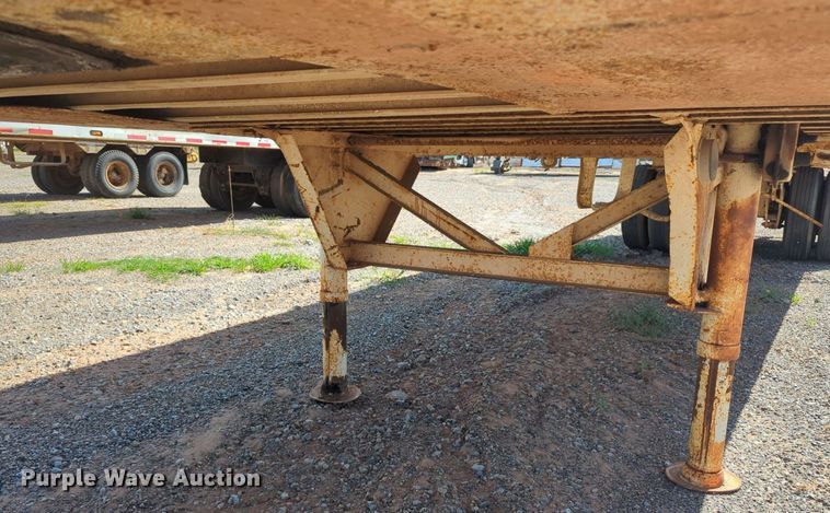 image for item NW9742 1977 Hobbs A8800142E dry van trailer