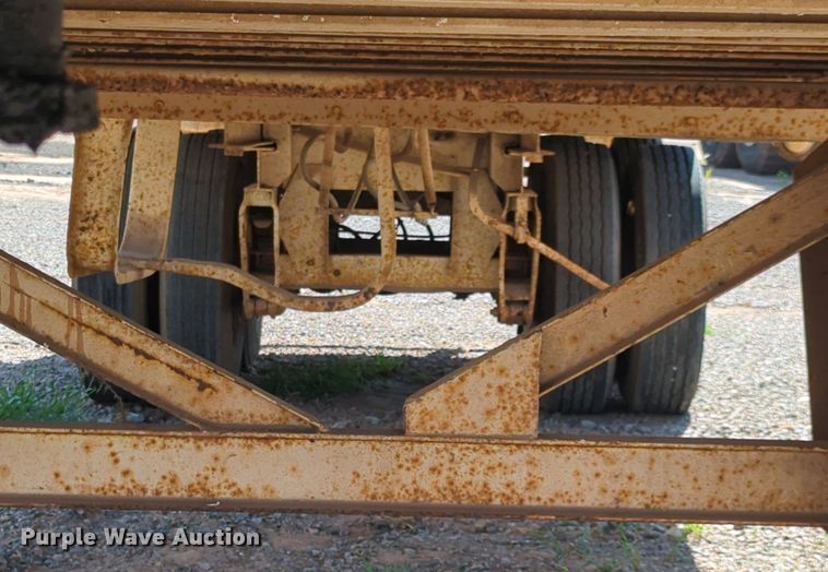 image for item NW9742 1977 Hobbs A8800142E dry van trailer