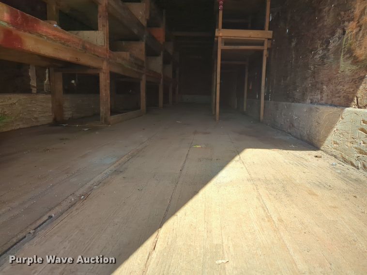 image for item NW9742 1977 Hobbs A8800142E dry van trailer