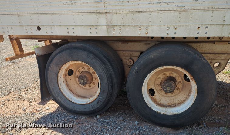 image for item NW9742 1977 Hobbs A8800142E dry van trailer