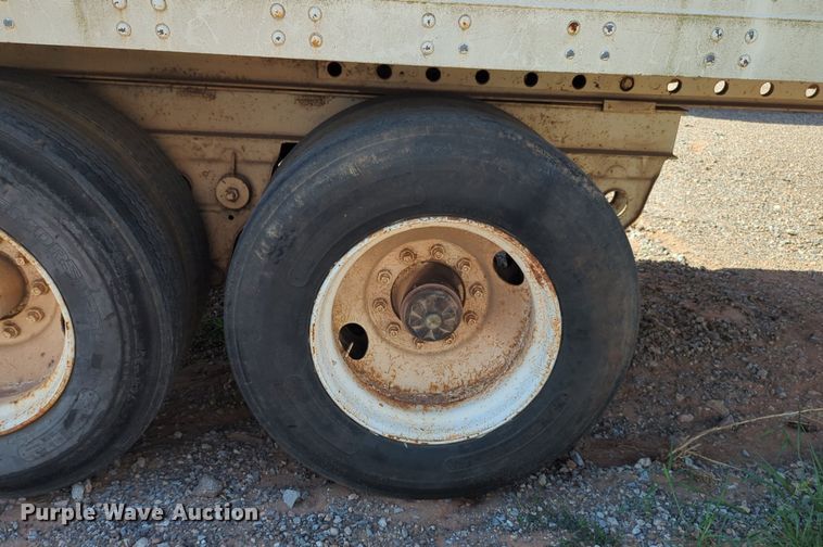 image for item NW9742 1977 Hobbs A8800142E dry van trailer