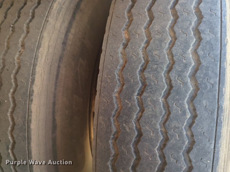 image for item NW9742 1977 Hobbs A8800142E dry van trailer