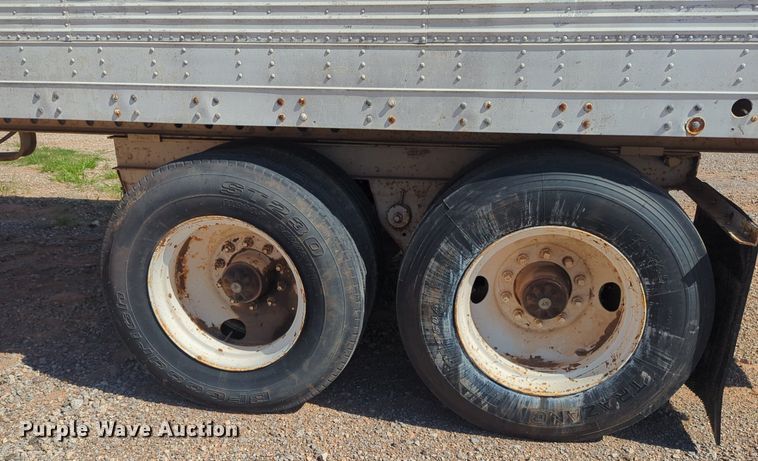 image for item NW9742 1977 Hobbs A8800142E dry van trailer