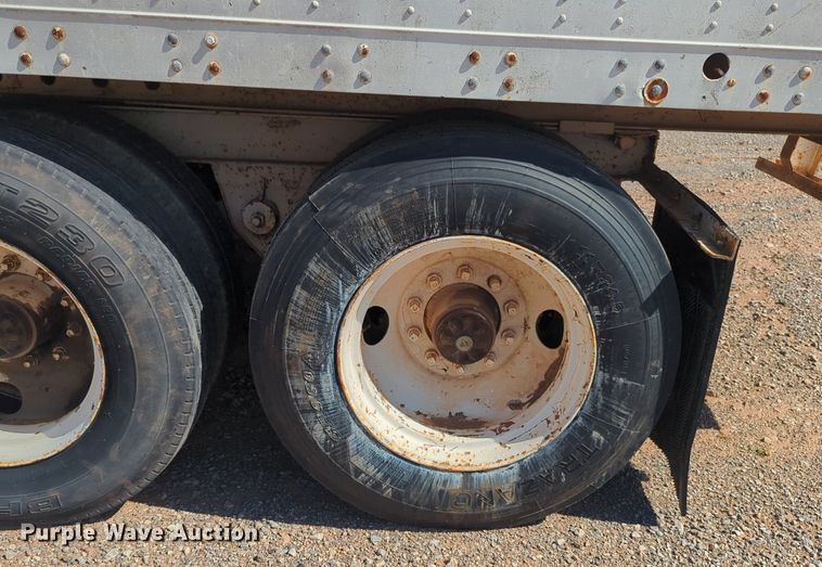 image for item NW9742 1977 Hobbs A8800142E dry van trailer