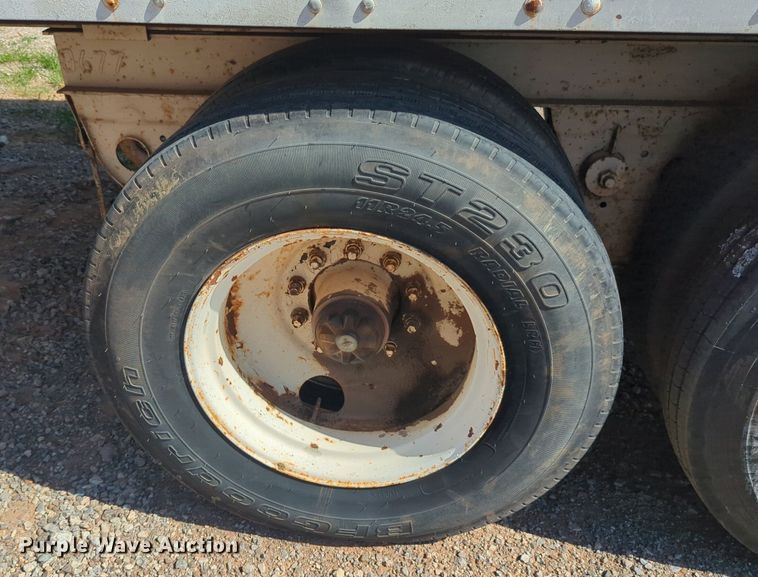 image for item NW9742 1977 Hobbs A8800142E dry van trailer