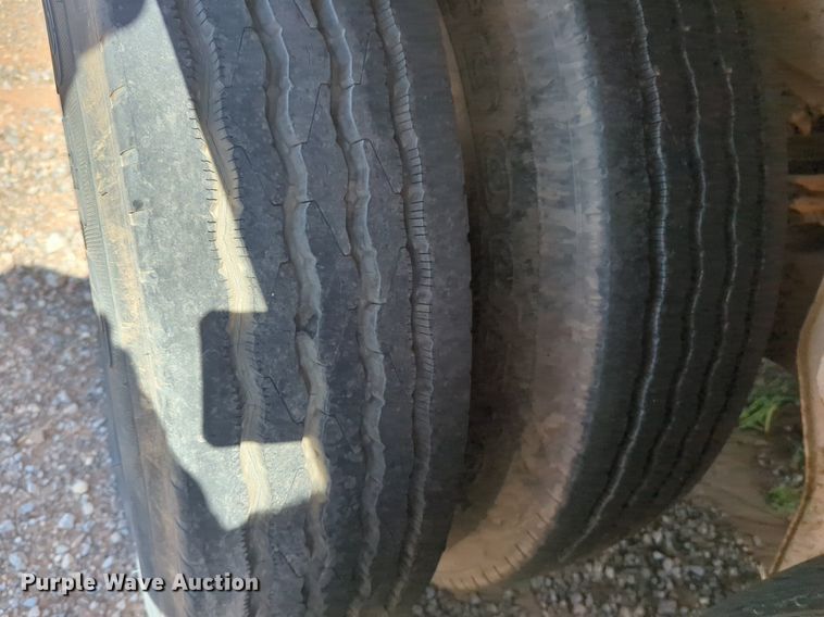 image for item NW9742 1977 Hobbs A8800142E dry van trailer