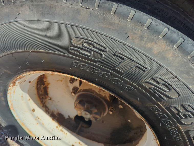 image for item NW9742 1977 Hobbs A8800142E dry van trailer