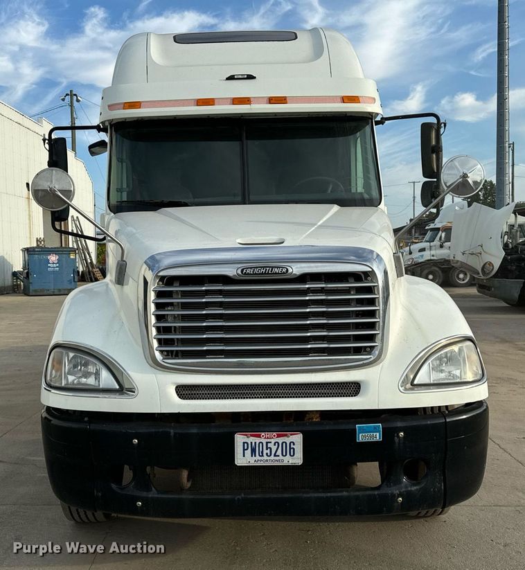 image for item OG9669 2006 Freightliner  Columbia  semi truck