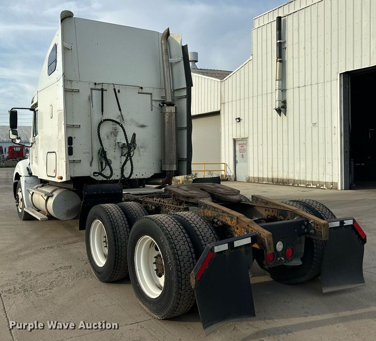 image for item OG9669 2006 Freightliner  Columbia  semi truck