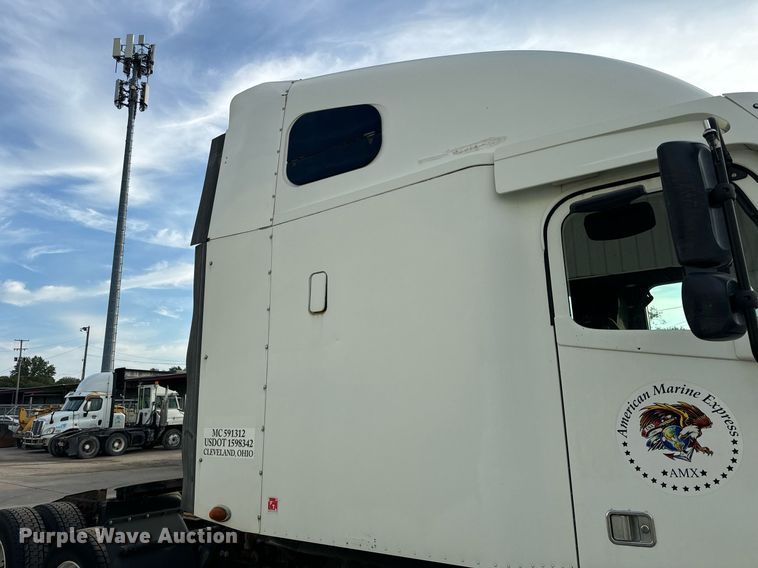 image for item OG9669 2006 Freightliner  Columbia  semi truck