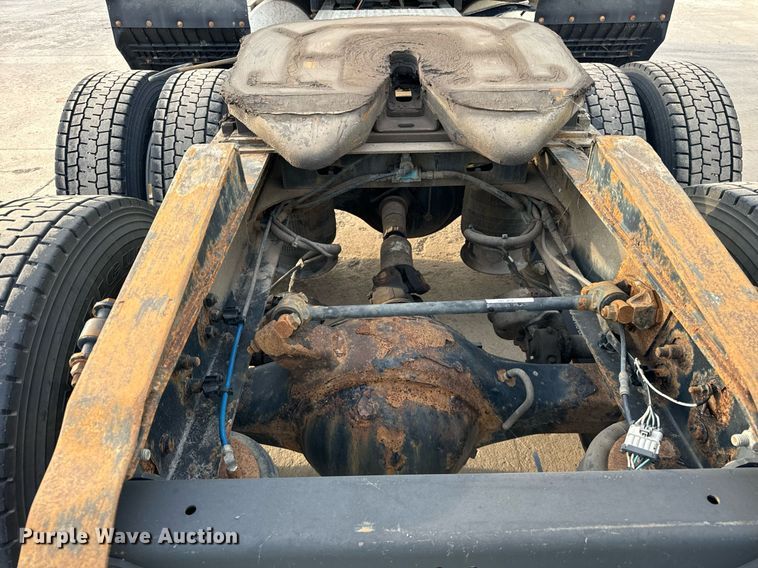 image for item OG9669 2006 Freightliner  Columbia  semi truck