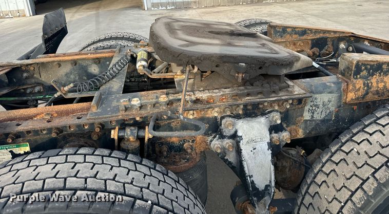 image for item OG9669 2006 Freightliner  Columbia  semi truck