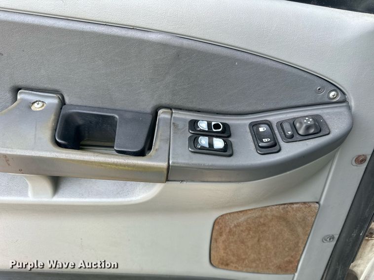 image for item OG9669 2006 Freightliner  Columbia  semi truck