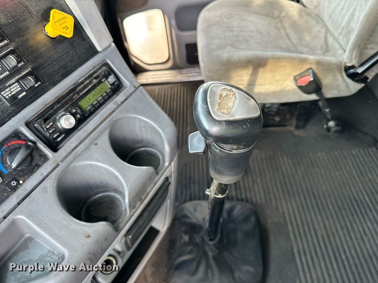 image for item OG9669 2006 Freightliner  Columbia  semi truck