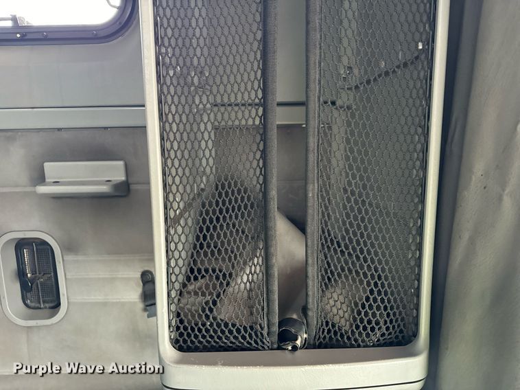 image for item OG9669 2006 Freightliner  Columbia  semi truck