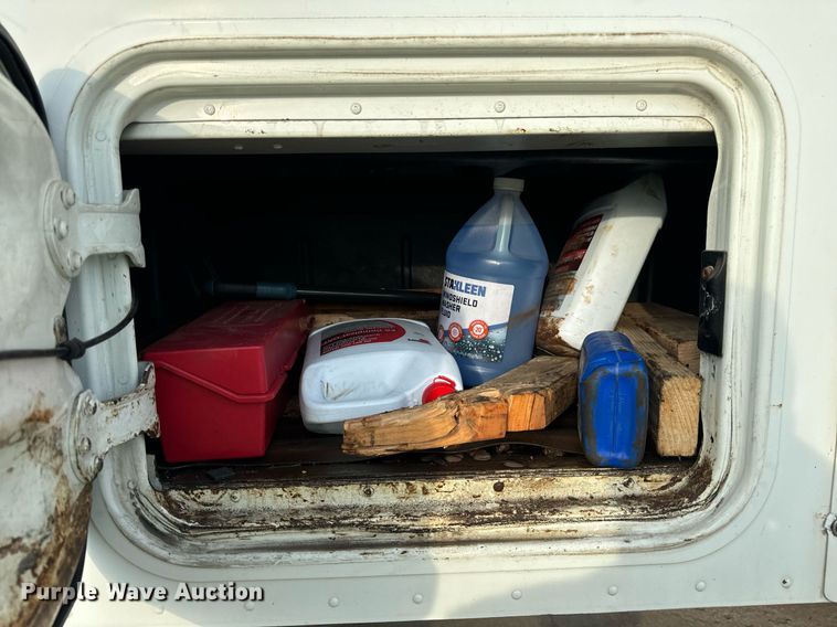 image for item OG9669 2006 Freightliner  Columbia  semi truck