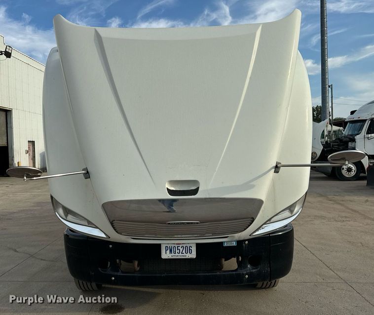 image for item OG9669 2006 Freightliner  Columbia  semi truck