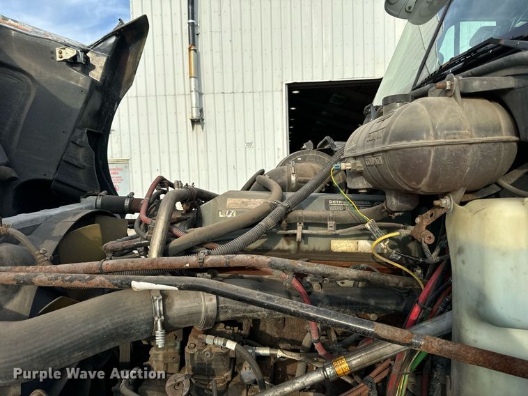 image for item OG9669 2006 Freightliner  Columbia  semi truck