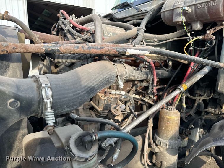 image for item OG9669 2006 Freightliner  Columbia  semi truck