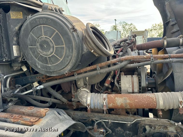 image for item OG9669 2006 Freightliner  Columbia  semi truck