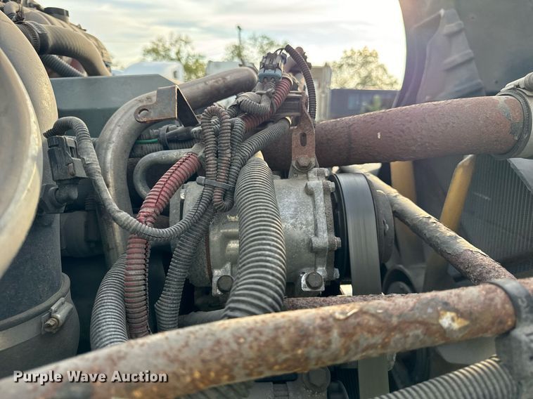 image for item OG9669 2006 Freightliner  Columbia  semi truck